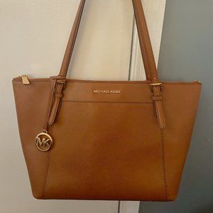 MICHAEL KORS  CIARA TOP ZIP TOTE -BROWN